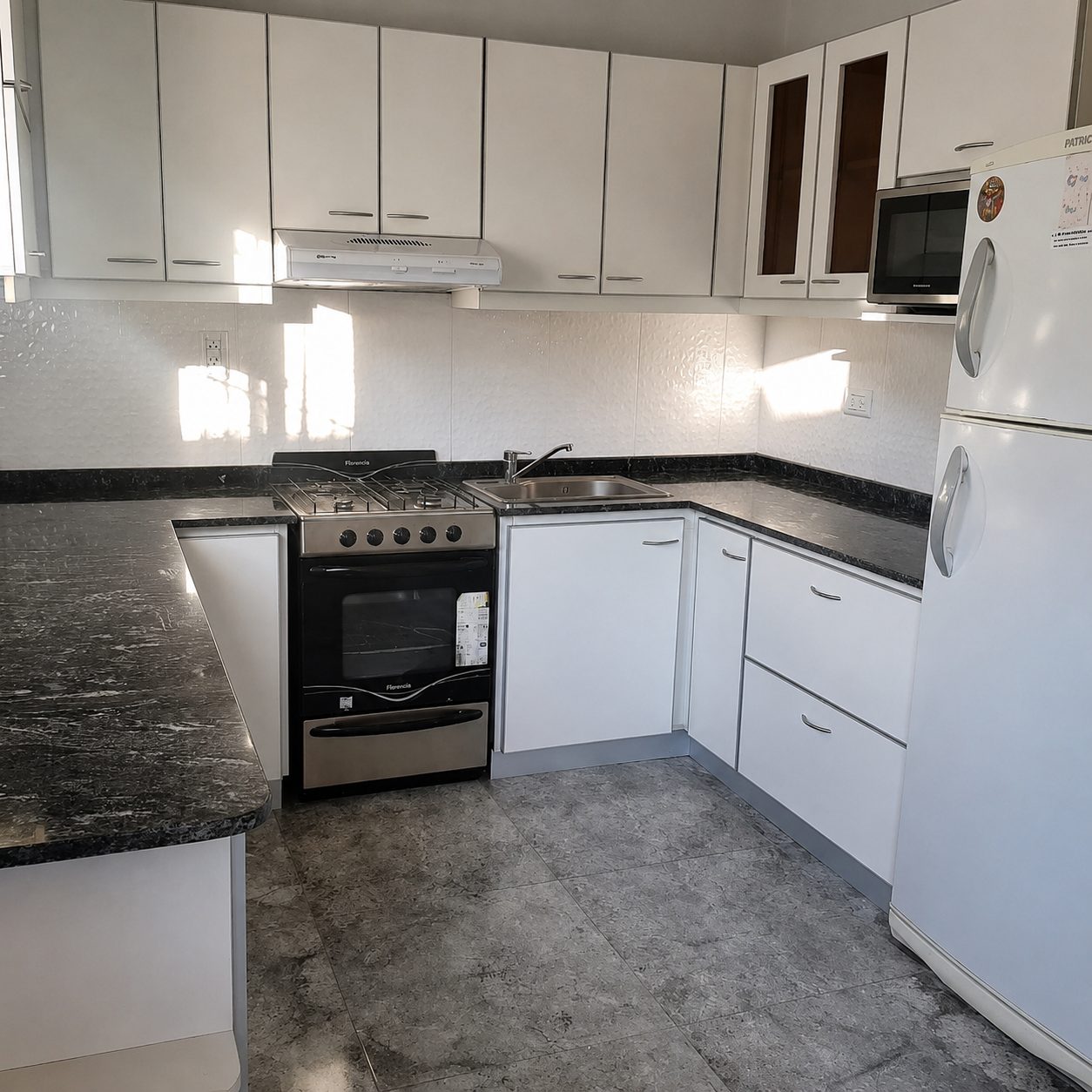 Proyecto realizado: cocina integral con mesada de granito